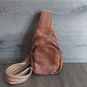 CLUCI Leather Sling Bag With Guitar Strap